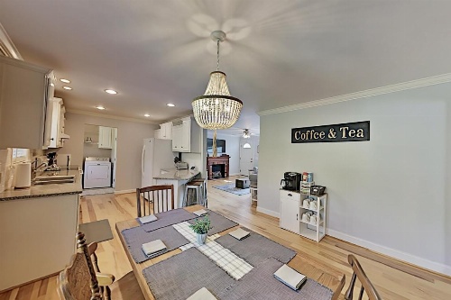 Secluded Escape Near Downtown & Biltmore Fun home image 5